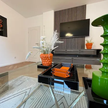 Luxurioese Mit Wellness Oase