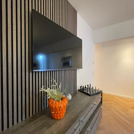 Luxurioese Mit Wellness Oase