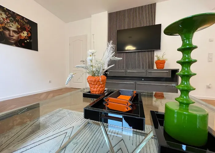 Luxurioese Mit Wellness Oase