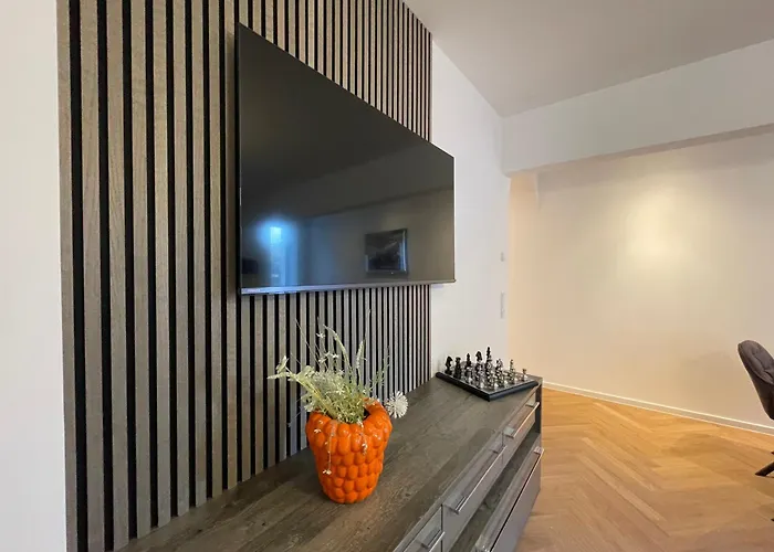 Luxurioese Mit Wellness Oase