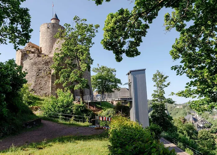 Luxurioese Mit Wellness Oase Saarburg